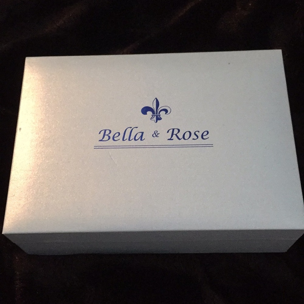 Bella & Rose necklace and earrings set